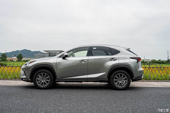 雷克萨斯nx200试驾花絮,家用/代步/运动,超全性能轻松驾驭