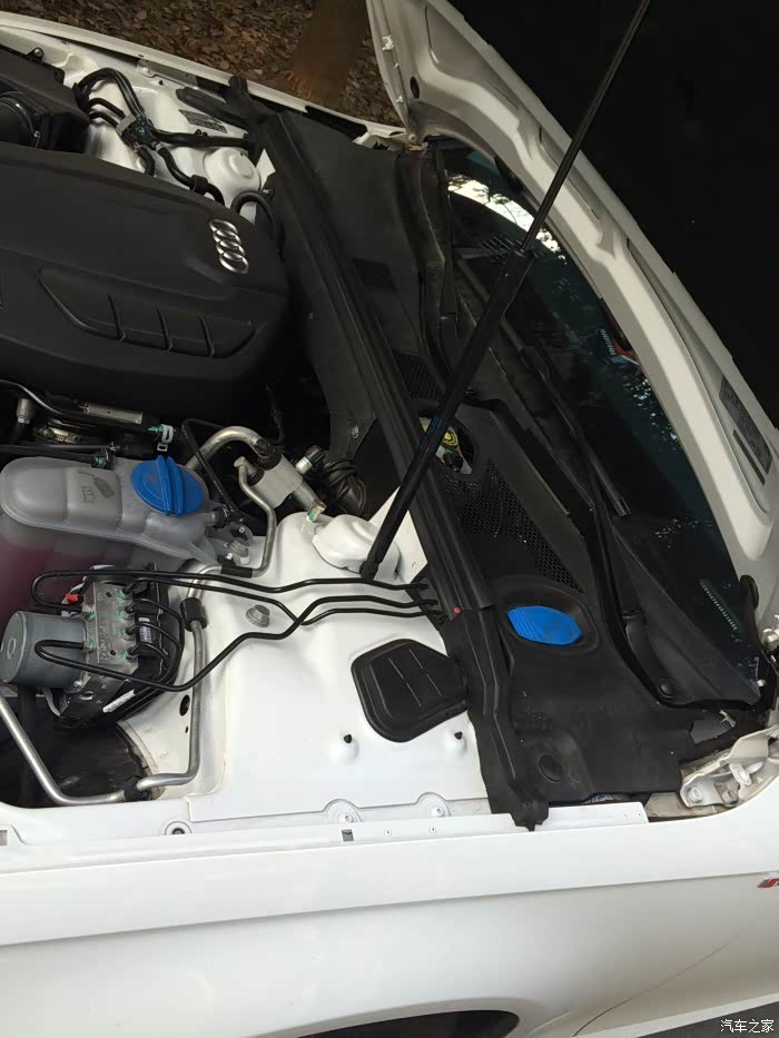 【图】求各位大老爷们告知哪里放玻璃水雨刮器喷上来的那个有图_奥迪a