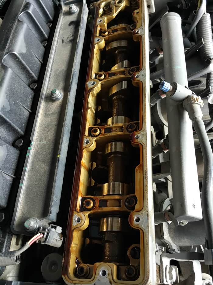 c5气门室油封漏油了?