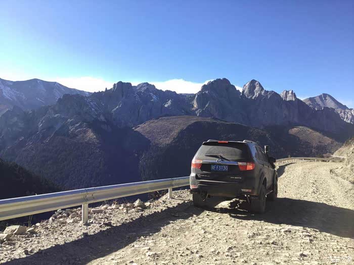 拍摄于云南219省道香格里拉至川乡城县217省道路段