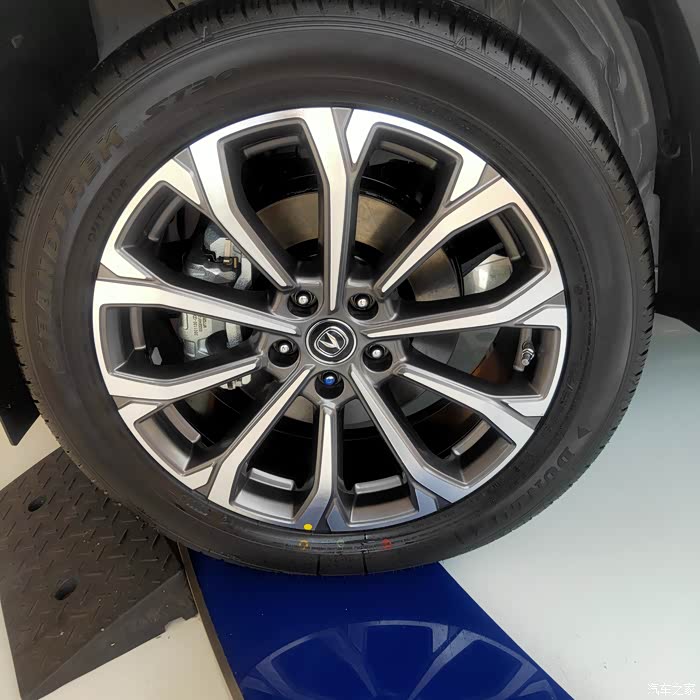 19寸的大轮毂设计.