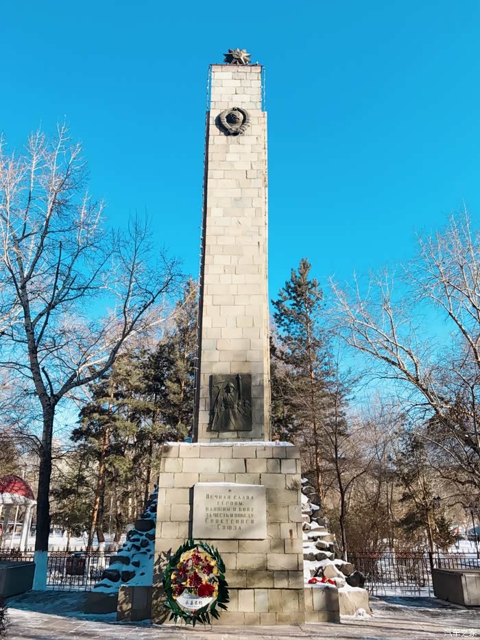 苏联红军  纪  念  碑