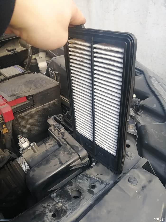19款逍客空气滤芯是这样的吗,今天换了