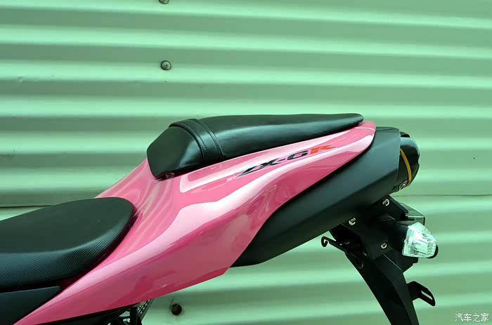 粉红色的川崎zx6r给大家欣赏