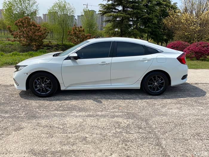 十代思域劲动白