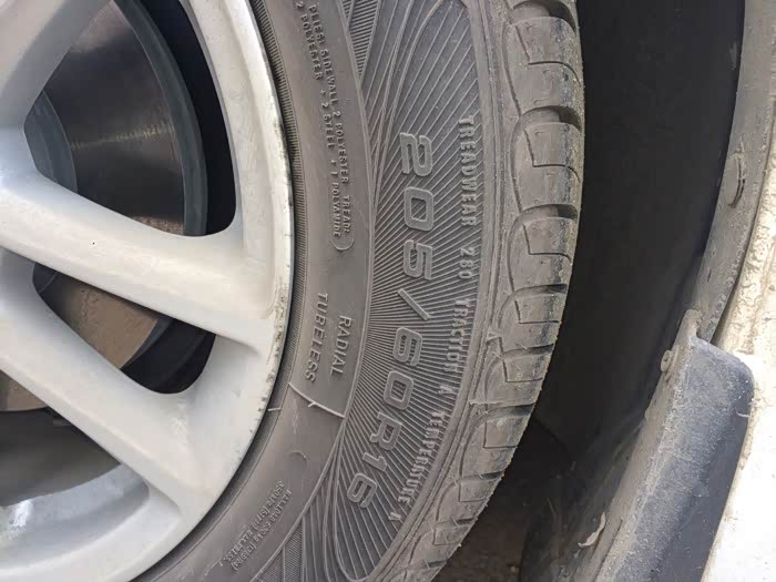 收新福克斯2015款的20560r16的轮毂轮胎