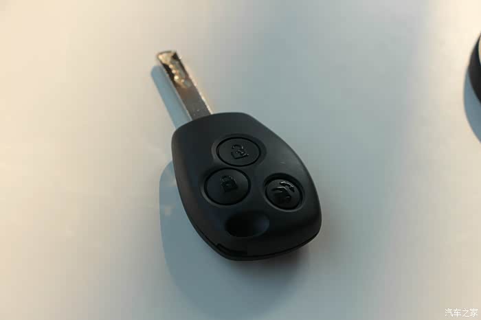 新鲜出炉的青岛第一辆全新款smart提回家!