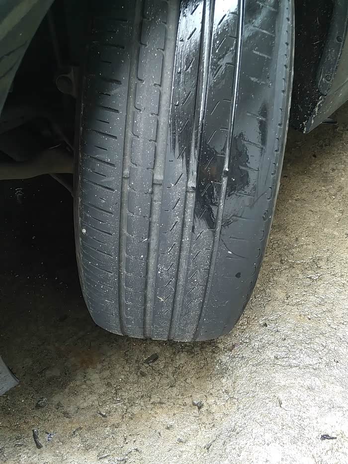 35000公里,前轮外侧快磨光了,这轮胎还能用吗