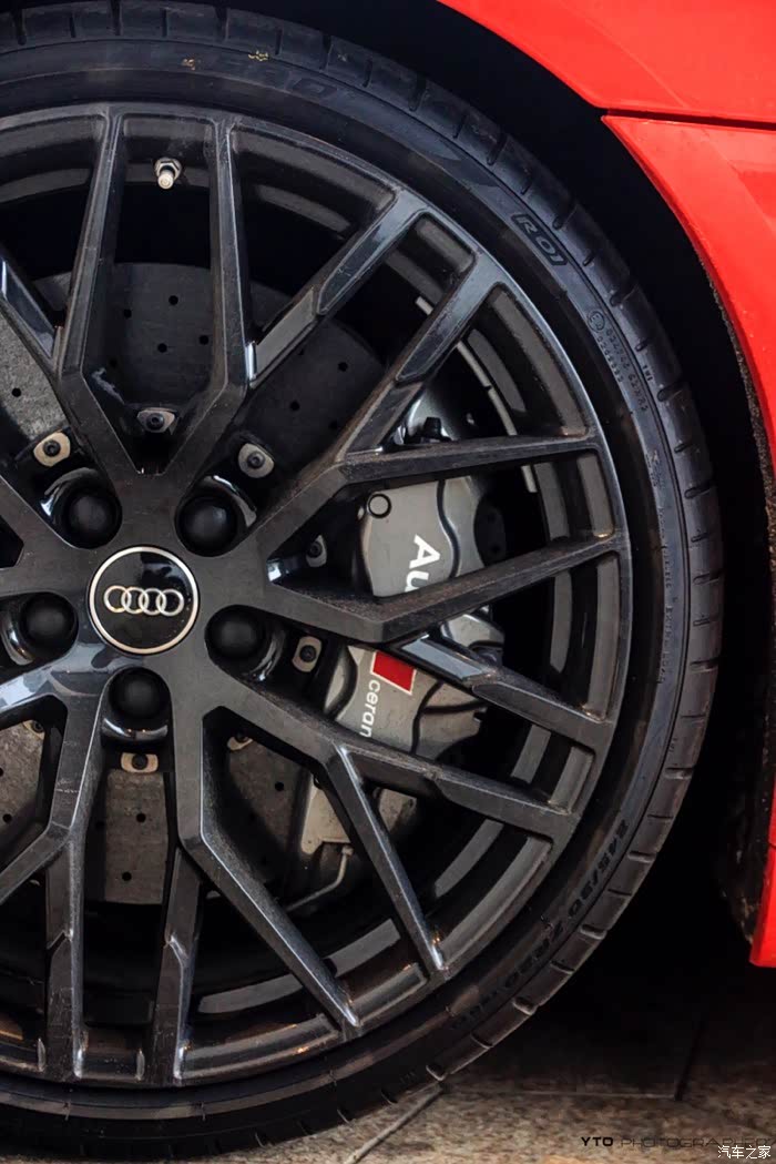 漂亮的轮毂和刹车