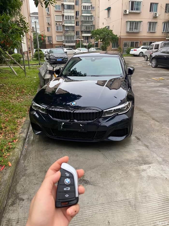 新款宝马三系行驶中有哨子声