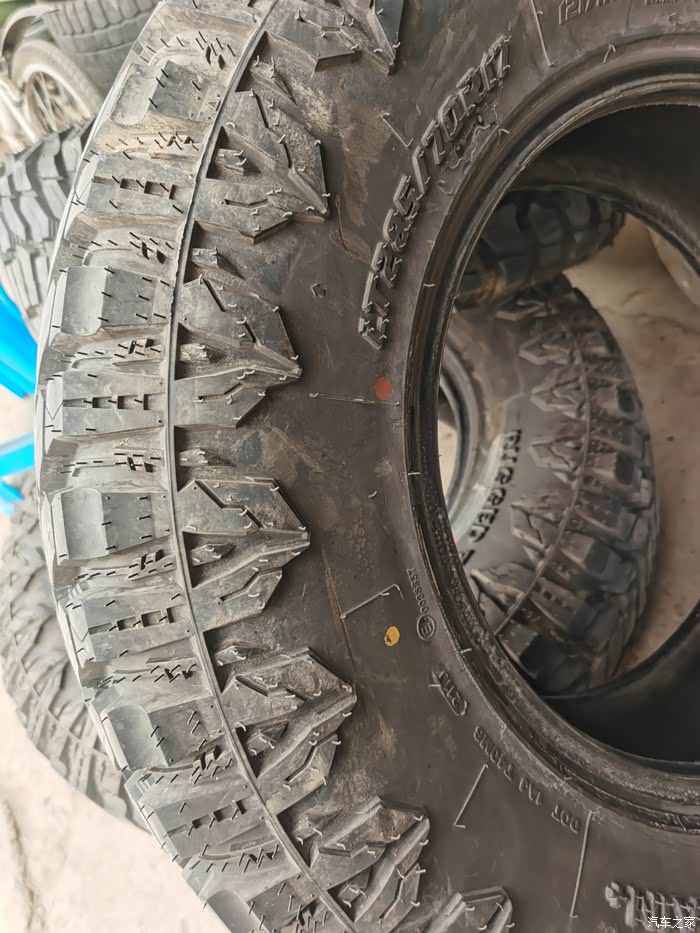 出准新2857017鑫龙爪轮胎