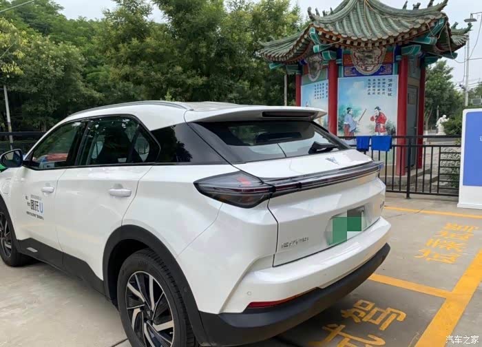 外观时尚大气,试驾哪吒u