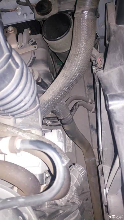 升级变速箱油管作业.