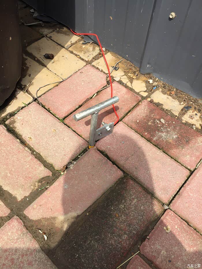 刚才单位没有线然后电工师傅给我搞个线砸在 现在可以充电知道对对