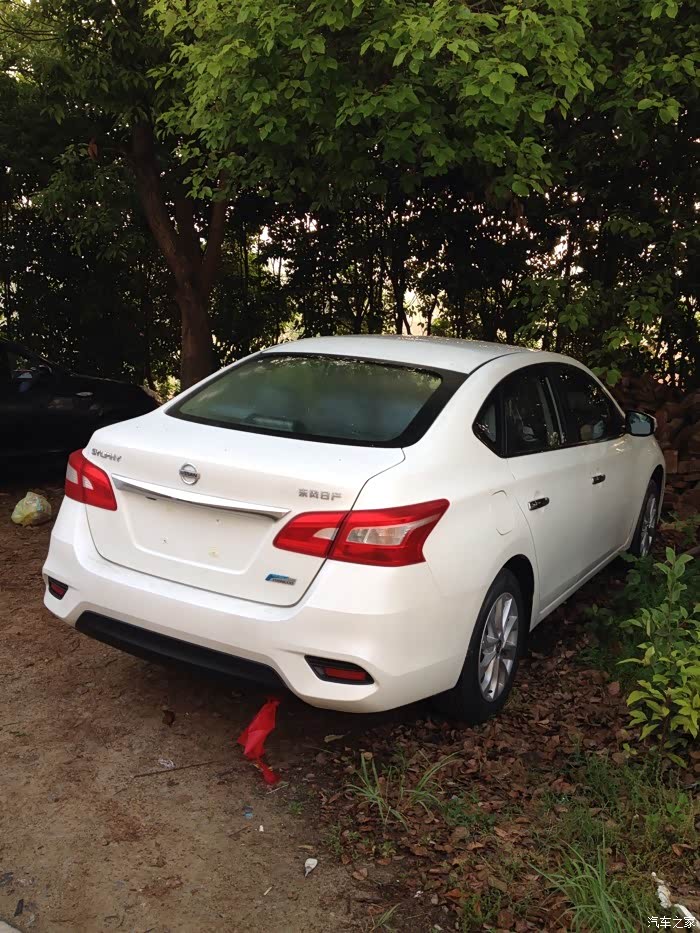 16款新轩逸尊享版(白色)提车作业