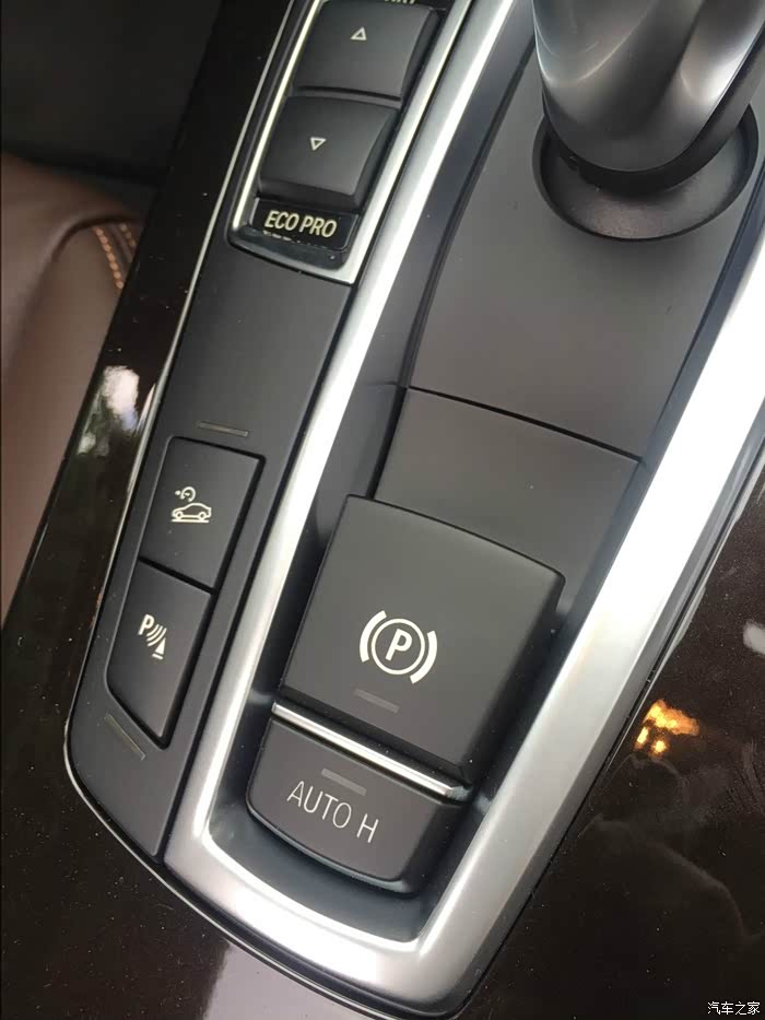 电子手刹,自动hold驻车,左边坡道辅助,倒车辅助