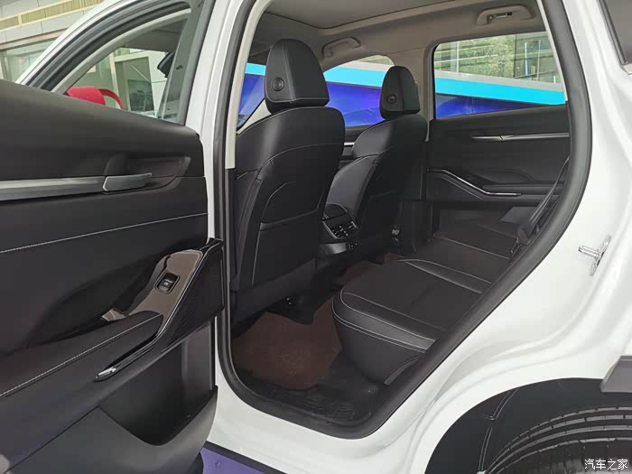 周末到店品鉴第三代哈弗h6!