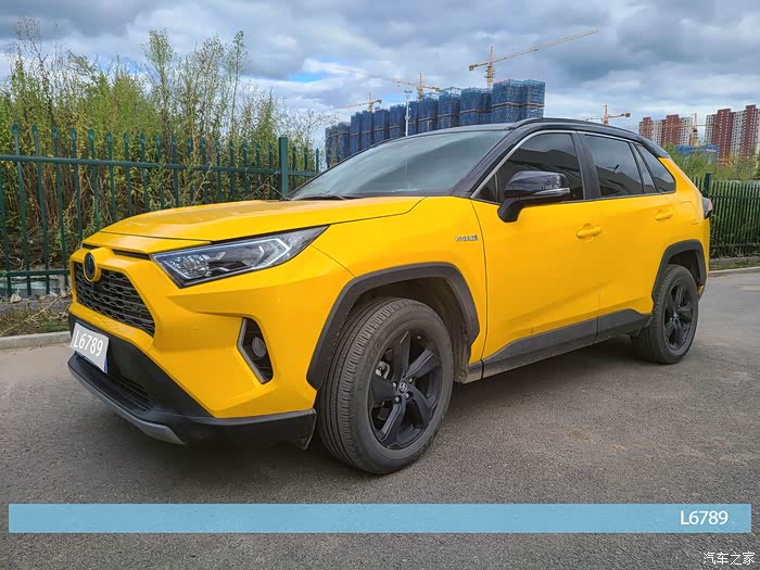 看下这台普通买菜rav4荣放改色水晶葵花黄