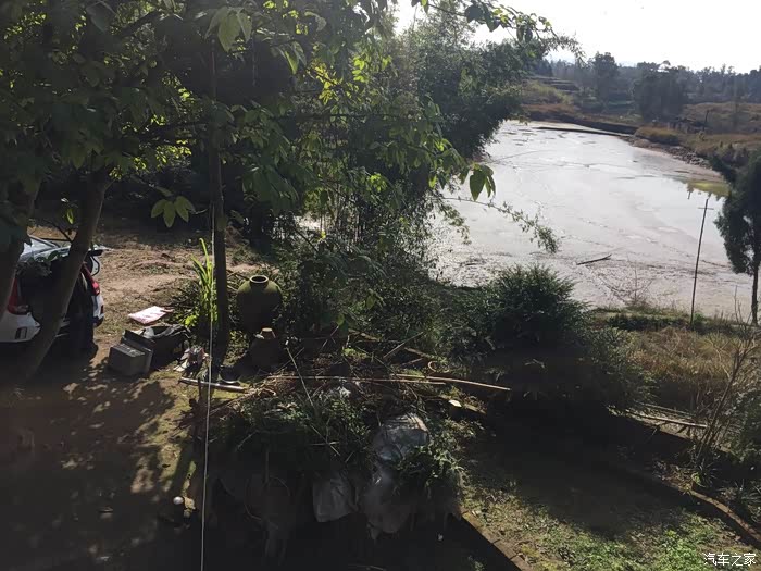 楼上乌瞰图,可惜就拍到个大白的屁股