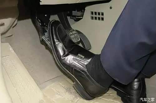 【大招】原来老司机这么踩刹车,怪不得他们开车省油又安全!