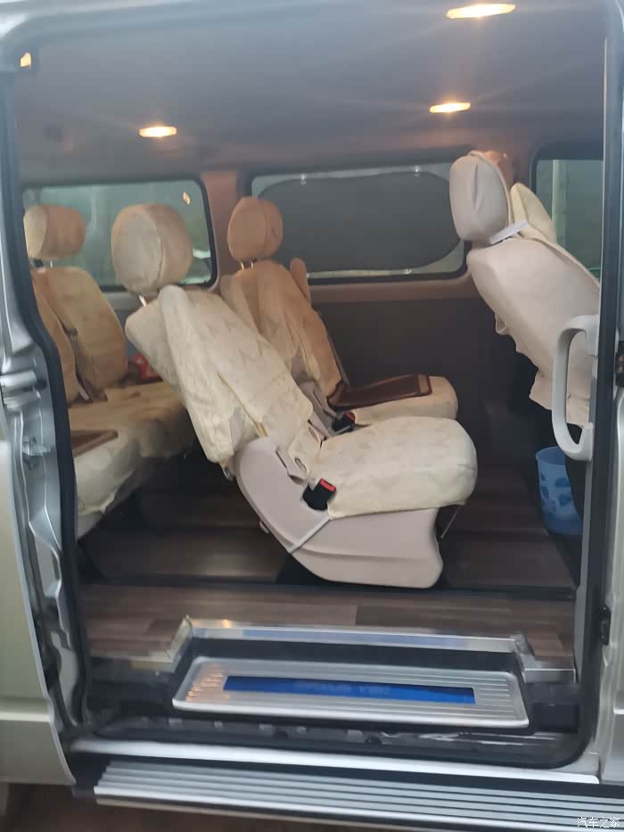 上汽大通v80座椅改装