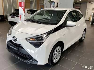 丰田a级轿车aygo外观小巧精致,任何细节都有种小玩具的感觉