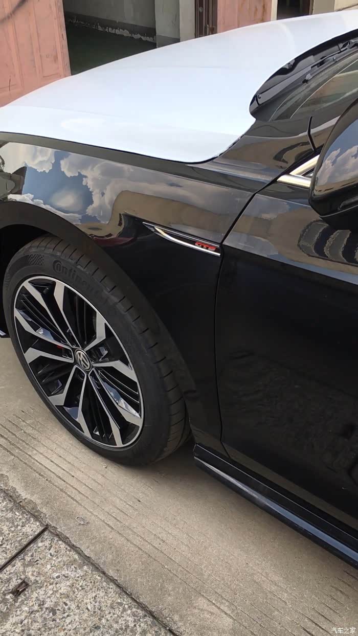 黑色凌渡gts到店准备提车