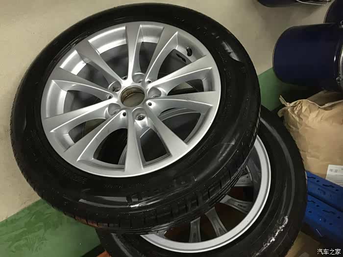 有一套2255517的进口轮毂带胎有没有人要
