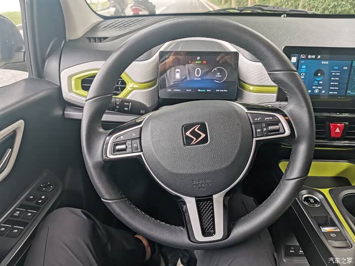 【图】换个新发型,e10x跟风装个车顶行李箱~~_江淮iev论坛_汽车之家