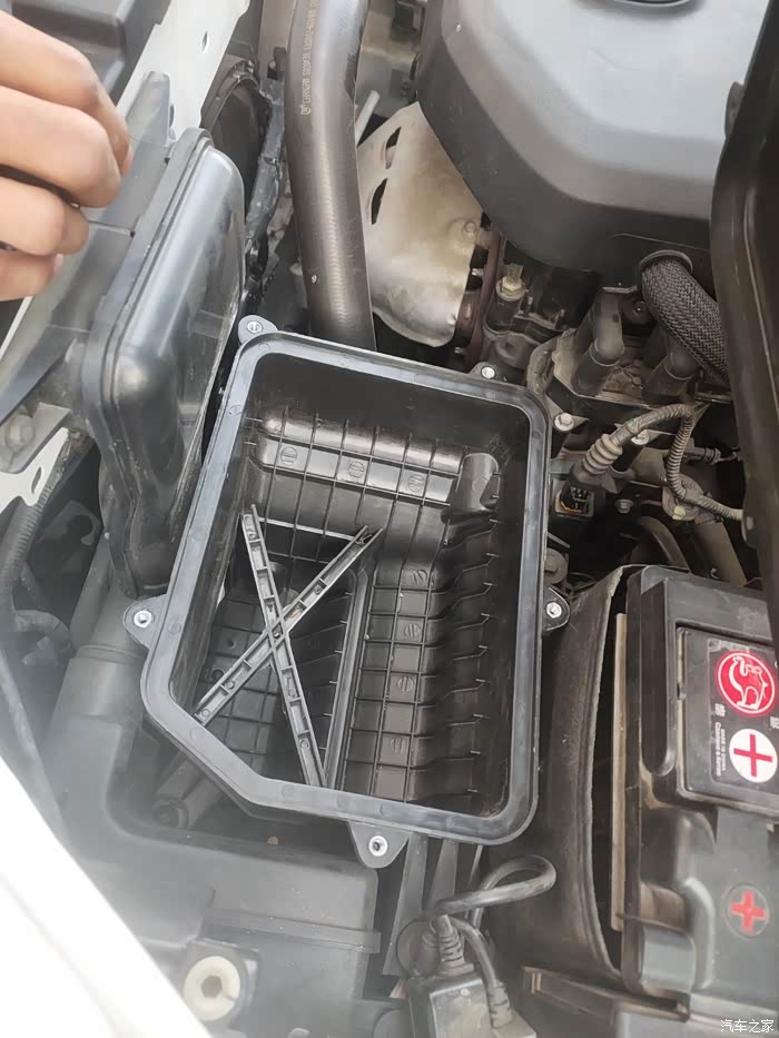 为爱车更换空气滤芯让呼吸更顺畅