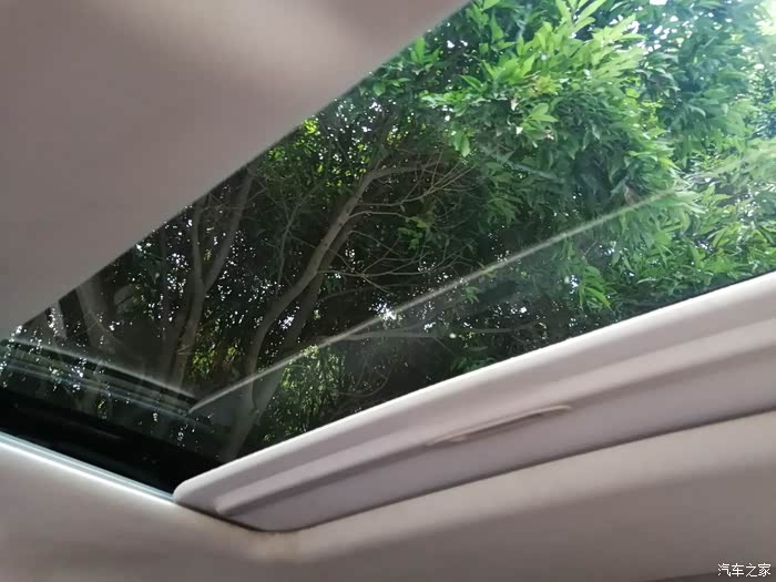 明亮的小天窗看外面的风景更漂亮.