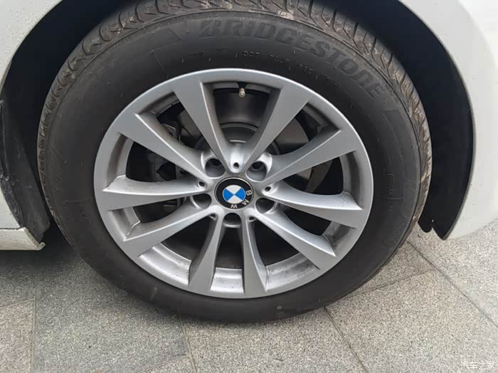 1047 | 回复: 3 宝马3系gt论坛 320gt时尚标配的轮胎是什么牌子的?