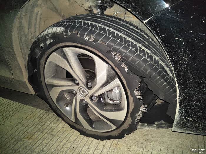 【图】高速上爆胎_雅阁论坛_汽车之家论坛