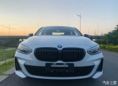 详细介绍宝马125i m运动耀夜