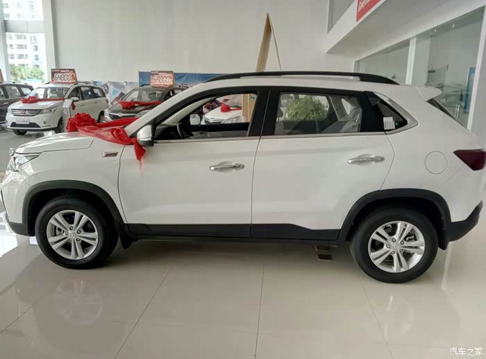 侧面看起来很霸气,完全比长安35