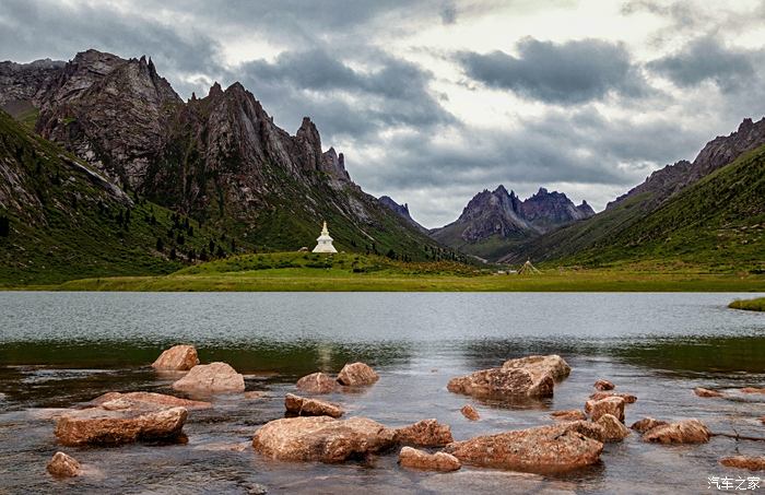 阿坝县石头山风景图片