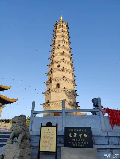 建于西晋时期的罗什寺塔,安奉着鸠摩罗什大师的舌舍利.