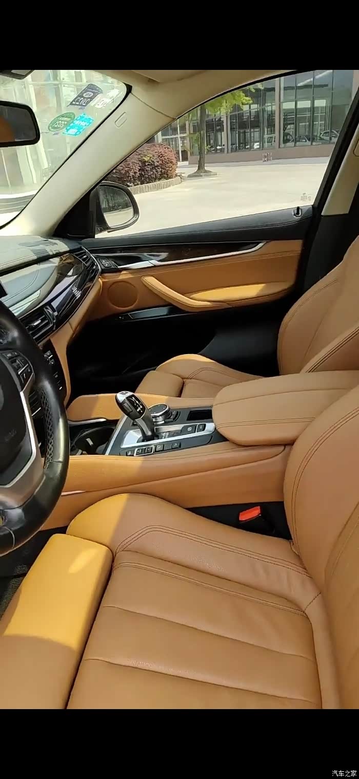 配置豪华的宝马x6内饰一览