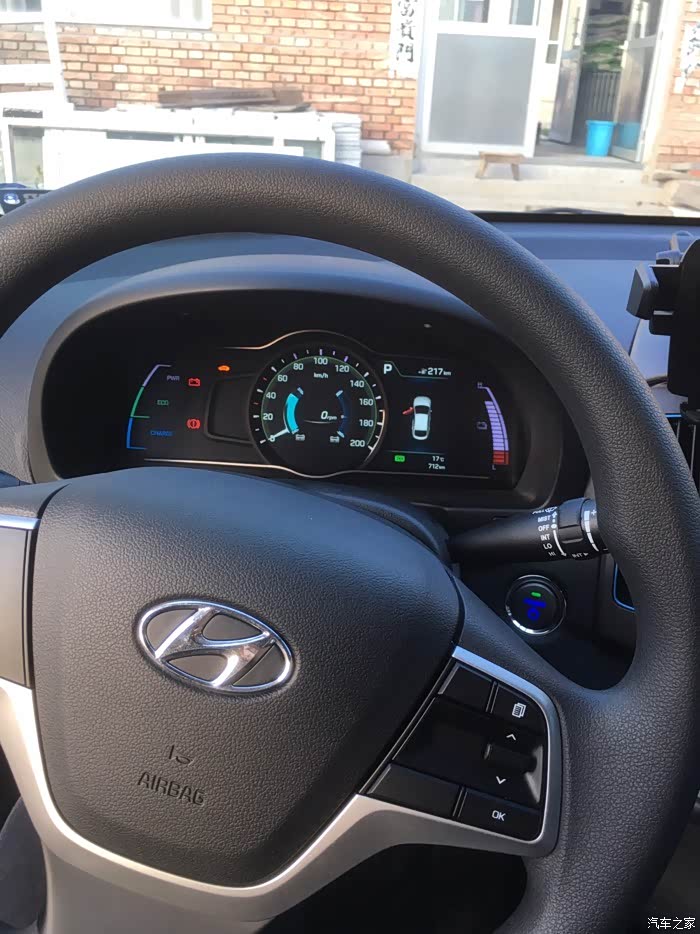 北京现代伊兰特ev人生中第一辆写着自己名字的车