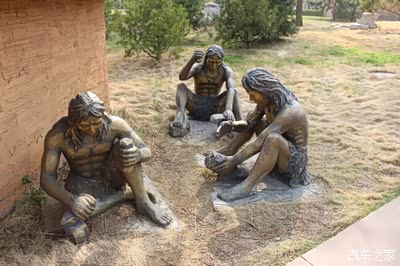 原始人正在辛勤劳作