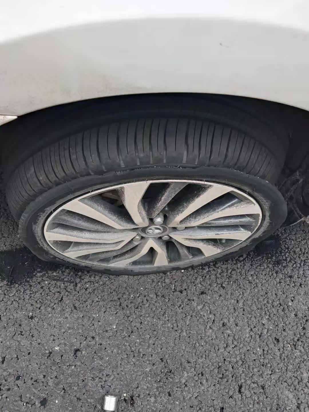 才换了10天米其林轮胎就爆胎了,米其林轮胎又贵,质量太垃圾了