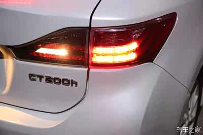 雷克萨斯ct200h车主注意啦——这尾灯吸引观众围观!