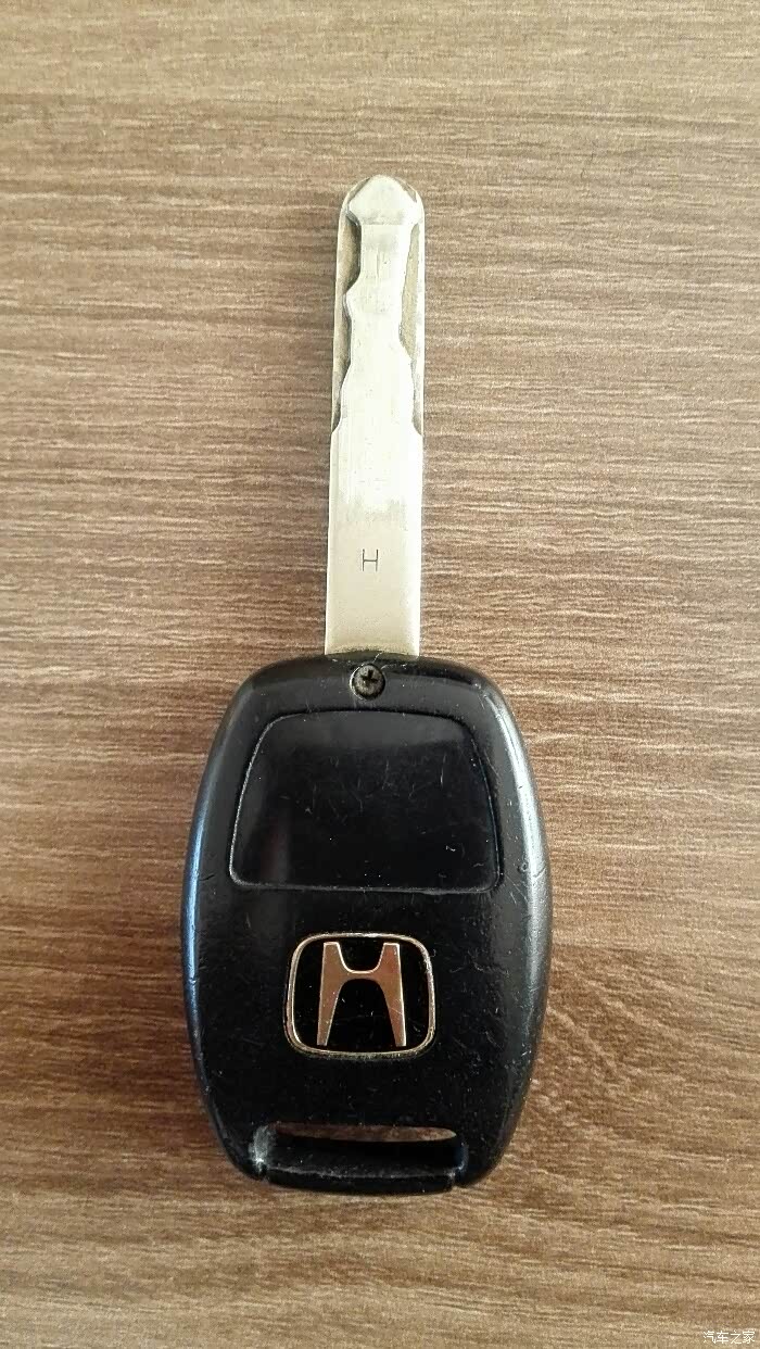 自己换老飞度的遥控钥匙电池