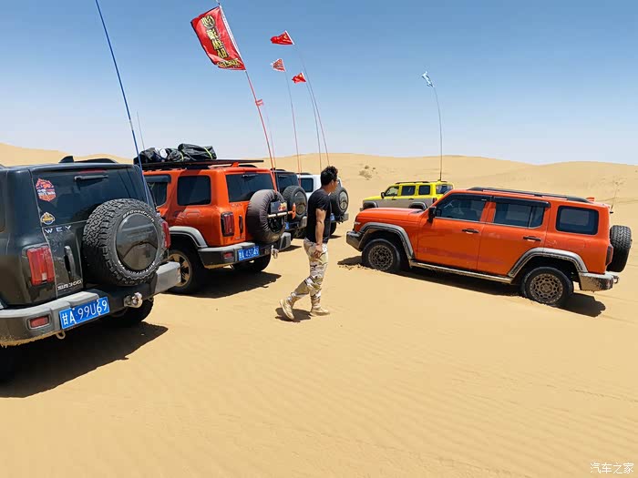 坦克车队再聚首进沙漠
