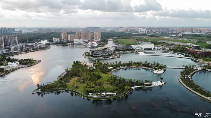 航拍奉贤落日余辉之下的上海之鱼