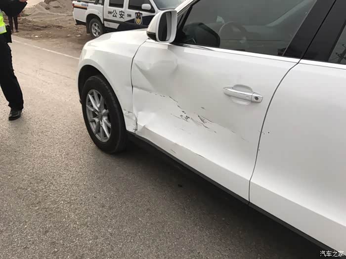 2905 | 回复: 38 奥迪q5/q5l论坛 开了一年的车被撞了,对方全责走的