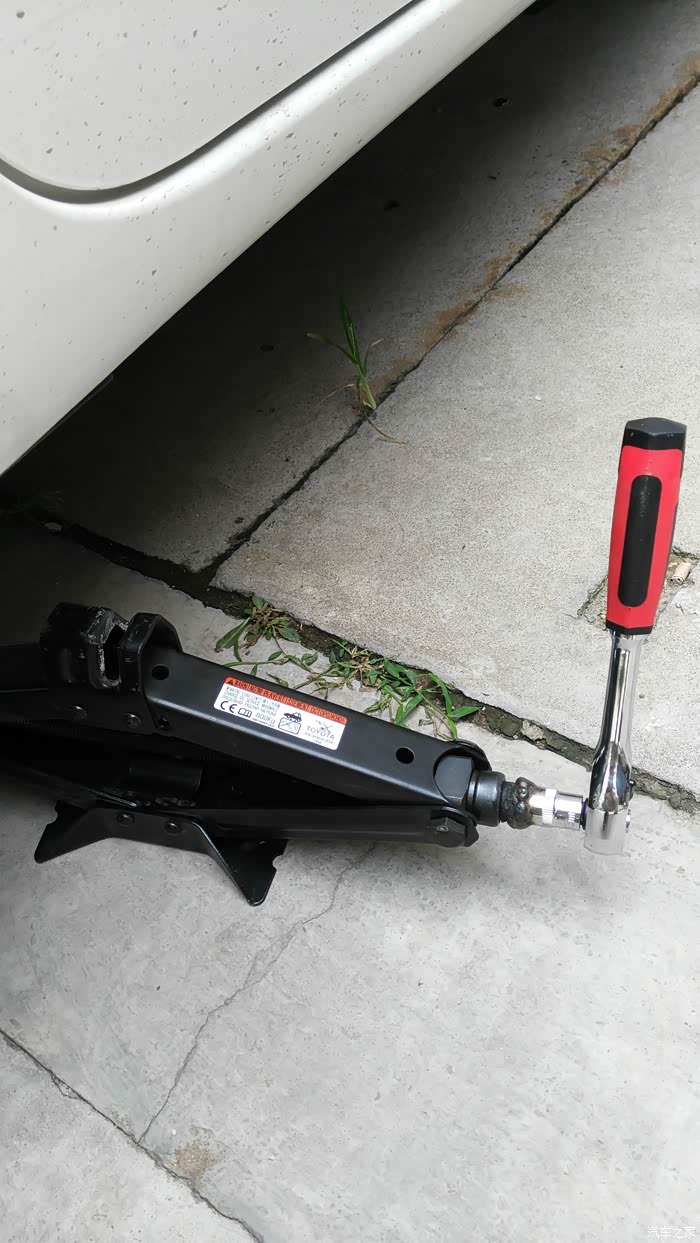 改造车载千斤顶,花费较少,效果超好.