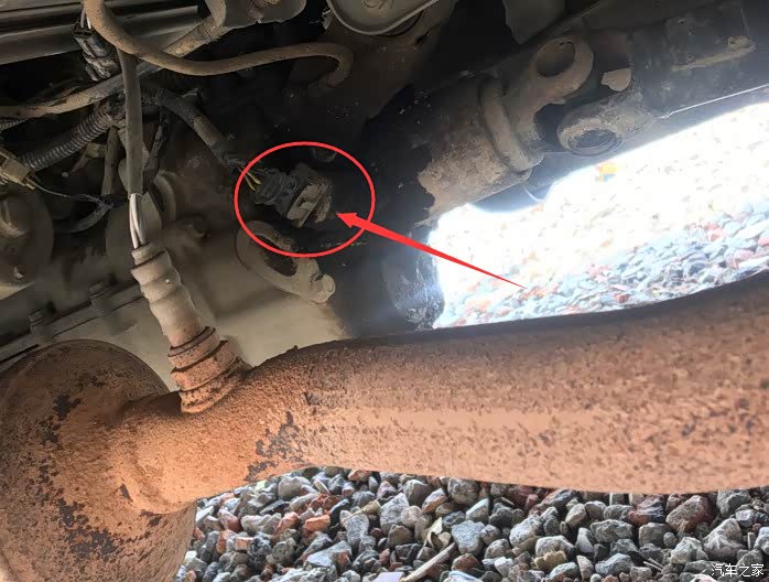 各位亲车速传感器在什么位置