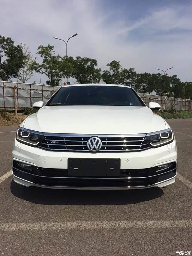 迈腾换蔚蓝rline的前脸