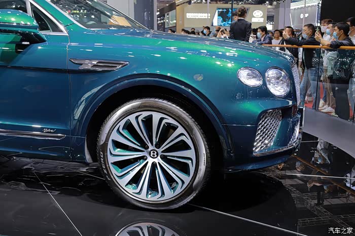 2021上海车展碧玺绿宾利极致体验